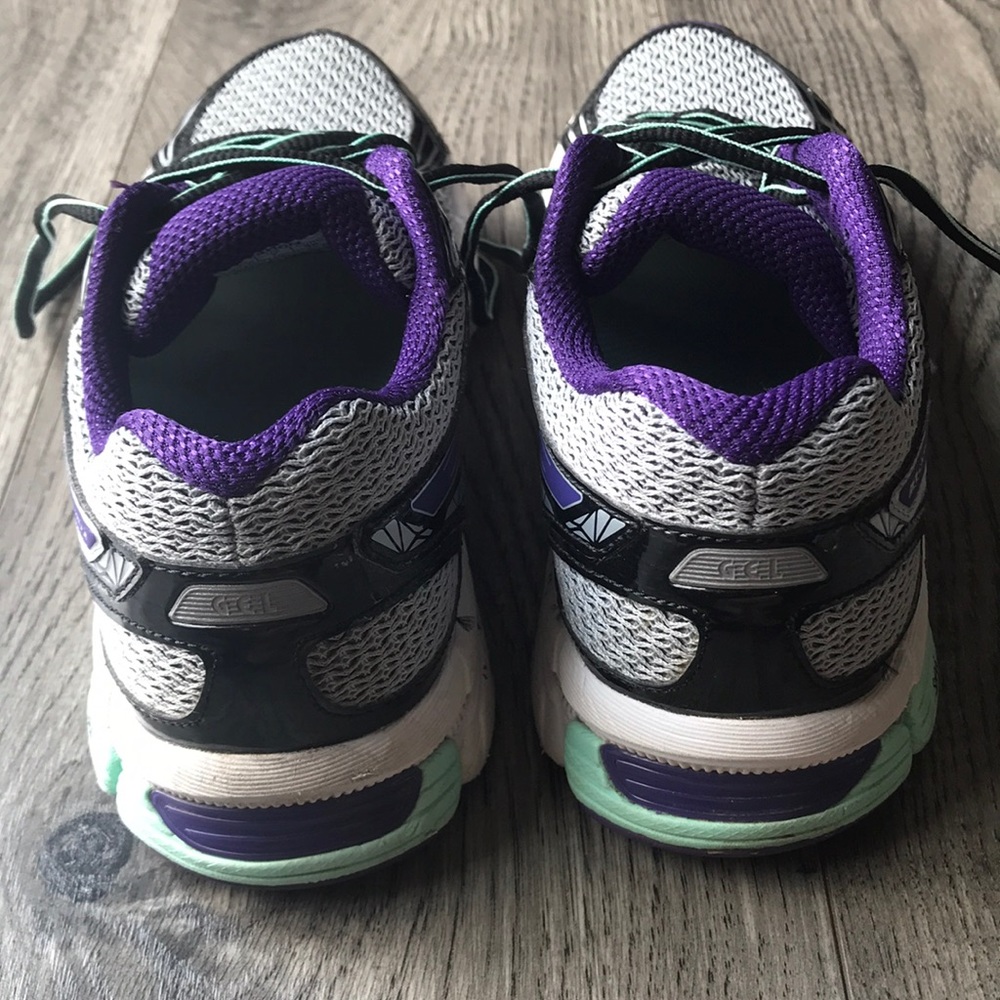 ASICS - Picture 4 of 8